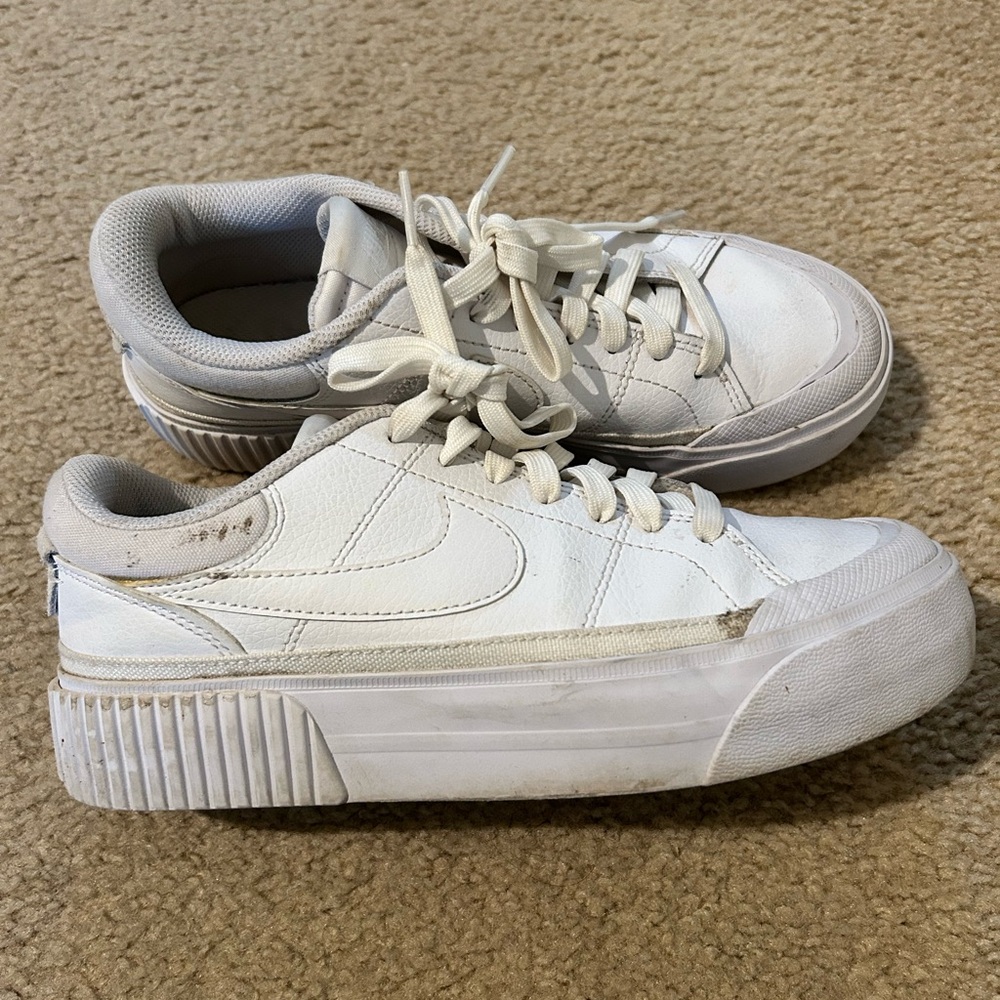 Nike Women’s White Low-Top Sneakers with Subtle Off-White Accents - Picture 4 of 5